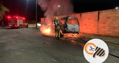 BOMBEIROS DE ALFENAS COMBATEM INCÊNDIO EM VEÍCULO NA NOITE DE DOMINGO (24/11)