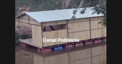 CASINHA FLUTUANTE NO RIO VERDE INTRIGA MORADORES E LEVANTA SUSPEITA DE GARIMPO