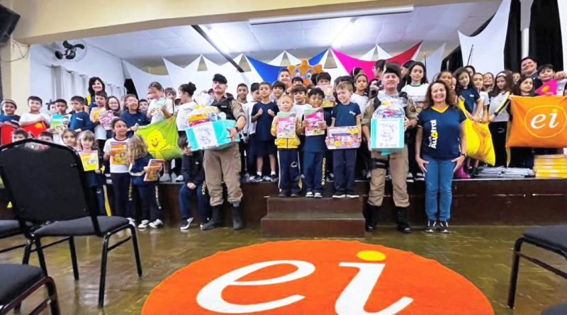 POLÍCIA MILITAR RECEBE DOAÇÃO PARA AÇÃO DE PÁSCOA SOLIDÁRIA EM ITANHANDU POLÍCIA MILITAR RECEBE DOAÇÃO PARA AÇÃO DE PÁSCOA SOLIDÁRIA EM ITANHANDU