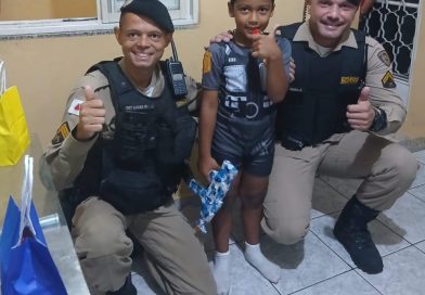 POLÍCIA MILITAR FAZ SURPRESA E MARCA ANIVERSÁRIO DE MENINO FÃ DA CORPORAÇÃO POLÍCIA MILITAR FAZ SURPRESA E MARCA ANIVERSÁRIO DE MENINO FÃ DA CORPORAÇÃO