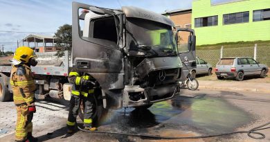 BOMBEIROS ATENDEM PRINCÍPIO DE INCÊNDIO EM CAMINHÃO NO DISTRITO INDUSTRIAL DE ALFENAS