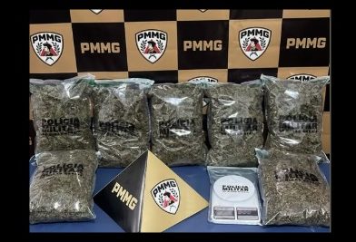 POLÍCIA MILITAR PRENDE AUTOR POR TRÁFICO DE DROGAS EM BOCAINA DE MINAS POLÍCIA MILITAR PRENDE AUTOR POR TRÁFICO DE DROGAS EM BOCAINA DE MINAS