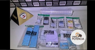 P.M. PRENDE HOMEM E APREENDE ENTORPECENTES EM ITAMONTE- MG P.M. PRENDE HOMEM E APREENDE ENTORPECENTES EM ITAMONTE- MG