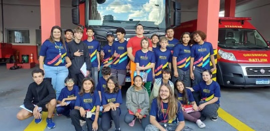 CRIANÇAS E ADOLESCENTES DO SESC VISITAM QUARTEL DO CORPO DE BOMBEIROS EM SÃO LOURENÇO CRIANÇAS E ADOLESCENTES DO SESC VISITAM QUARTEL DO CORPO DE BOMBEIROS EM SÃO LOURENÇO